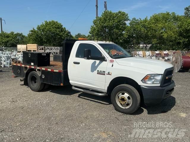 RAM 3500 平板栏板货车