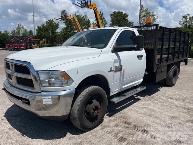 RAM 3500 平板栏板货车