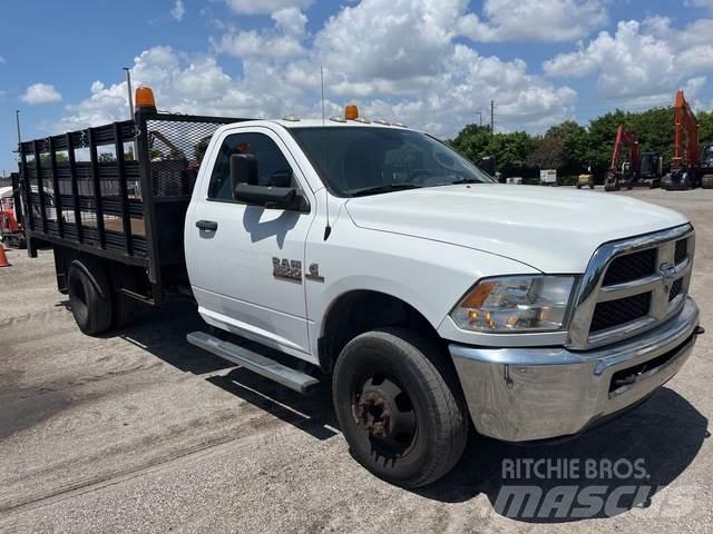 RAM 3500 平板栏板货车