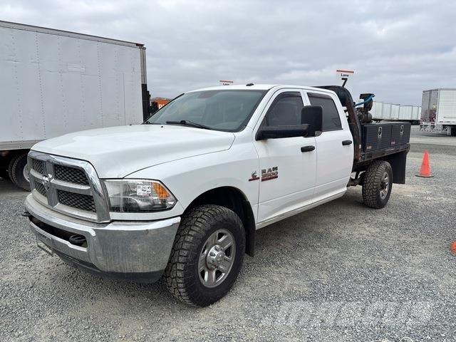 RAM 3500 平板栏板货车