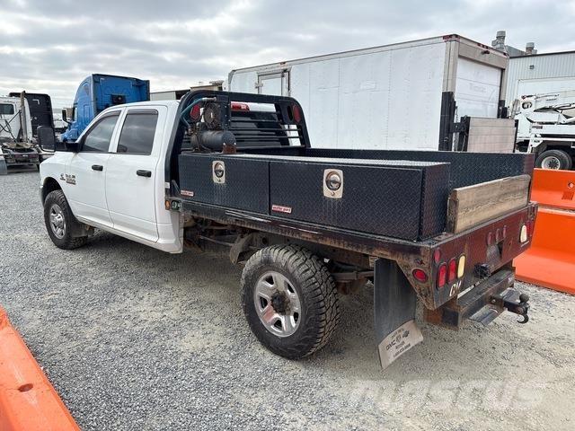 RAM 3500 平板栏板货车