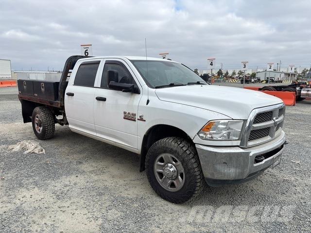 RAM 3500 平板栏板货车