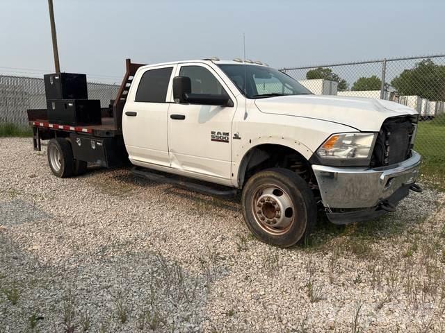 RAM 5500 平板栏板货车