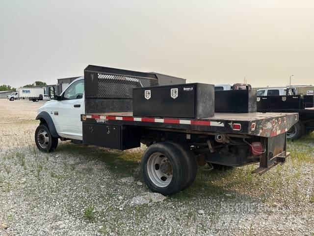 RAM 5500 平板栏板货车