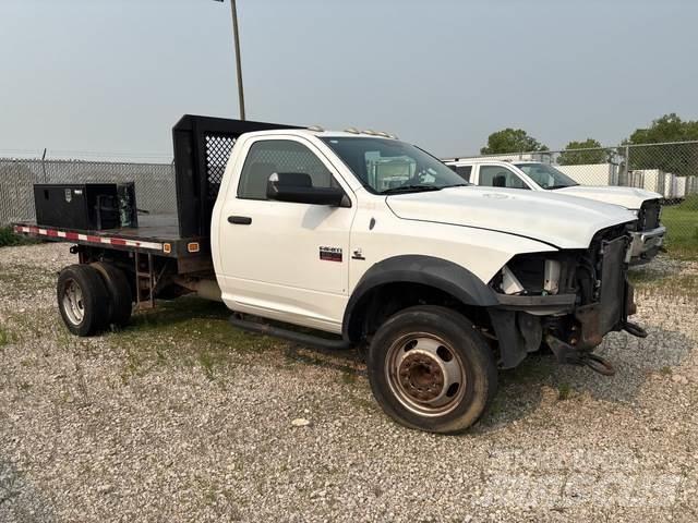 RAM 5500 平板栏板货车