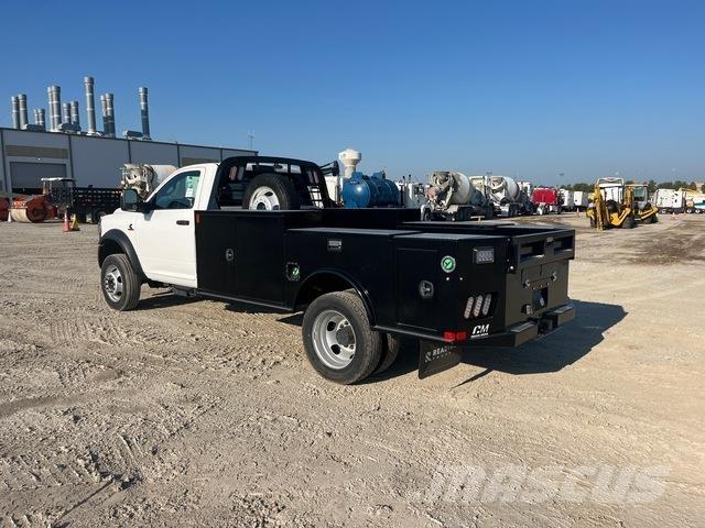 RAM 5500 平板栏板货车