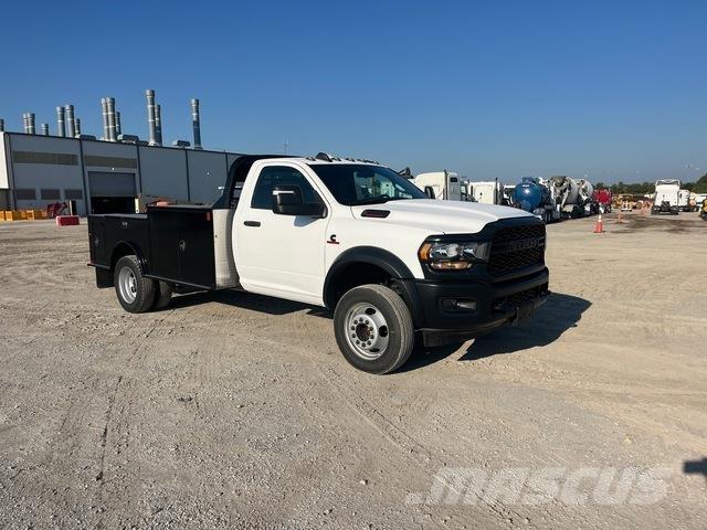RAM 5500 平板栏板货车