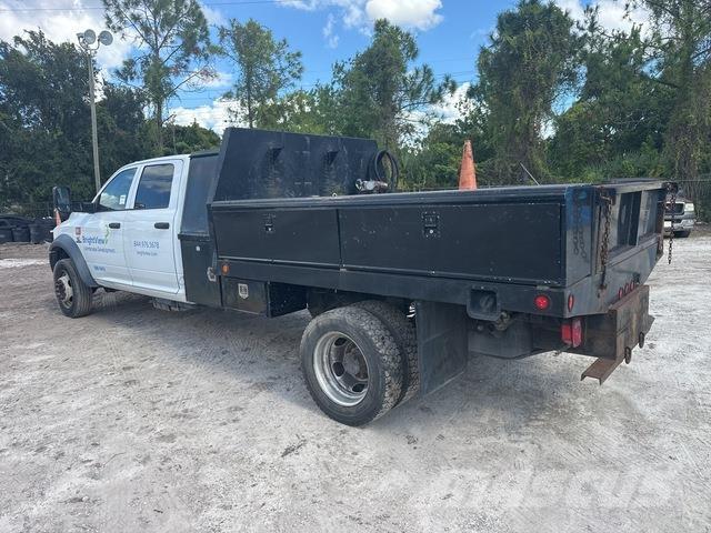 RAM 5500 平板栏板货车