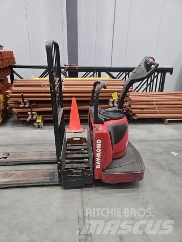 Raymond 8410 手动码垛机