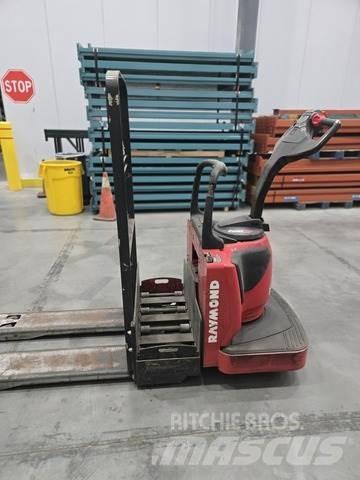 Raymond 8410 手动码垛机