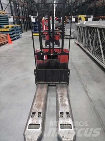 Raymond 8410 手动码垛机