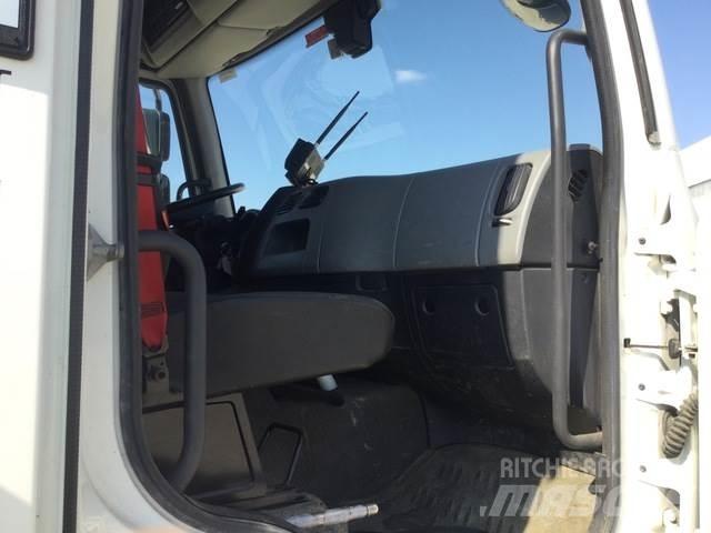 Renault D250 钻机车