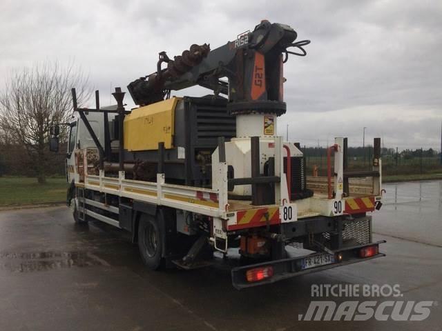 Renault D250 钻机车