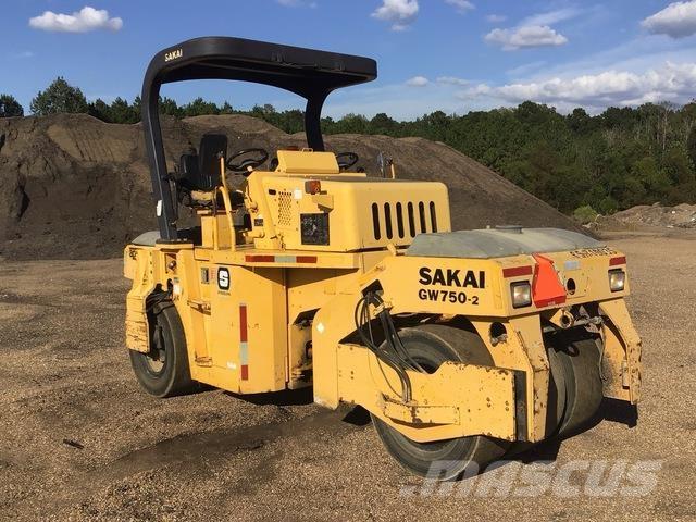 Sakai GW750-2 胶轮压路机