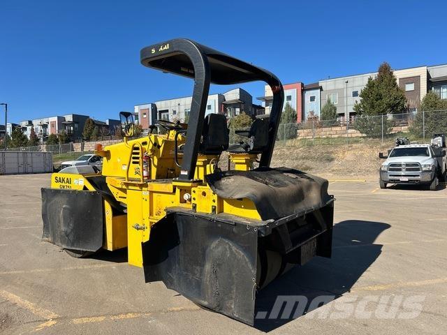 Sakai GW751 复合式压路机