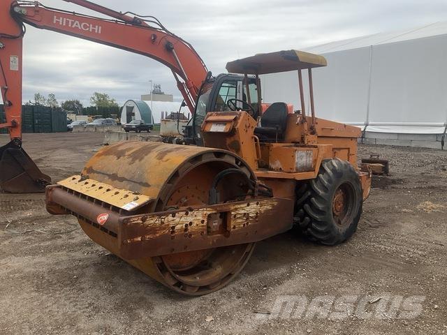 Sakai SV70TF 单轮压路机