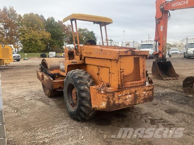 Sakai SV70TF 单轮压路机