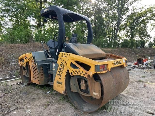 Sakai SW770HF 双轮压路机