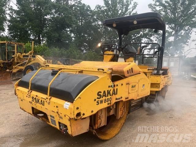 Sakai SW880 双轮压路机