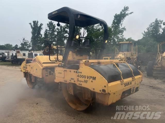 Sakai SW880 双轮压路机