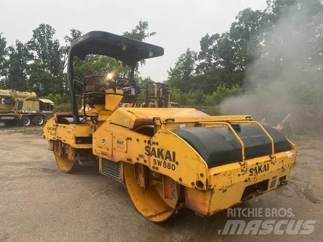 Sakai SW880 双轮压路机