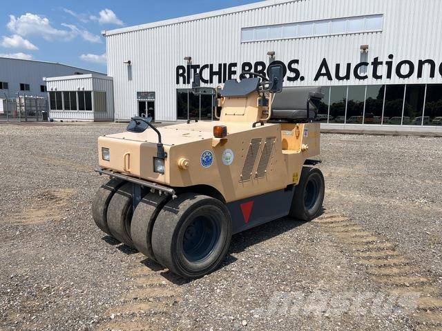 Sakai TS160 复合式压路机