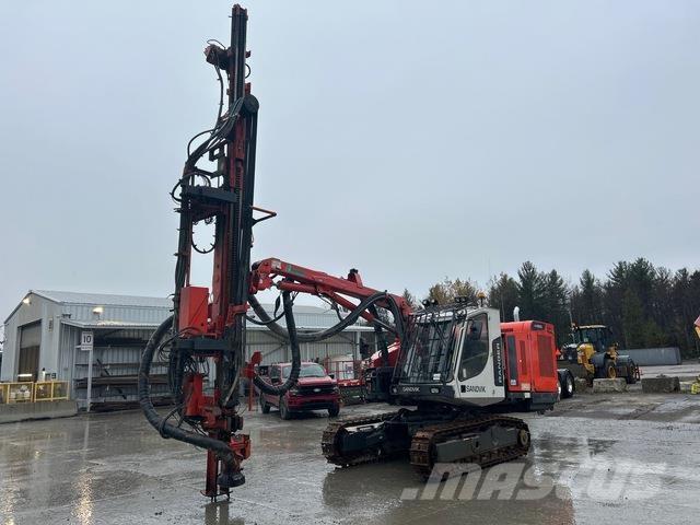 Sandvik DX800 钻孔机