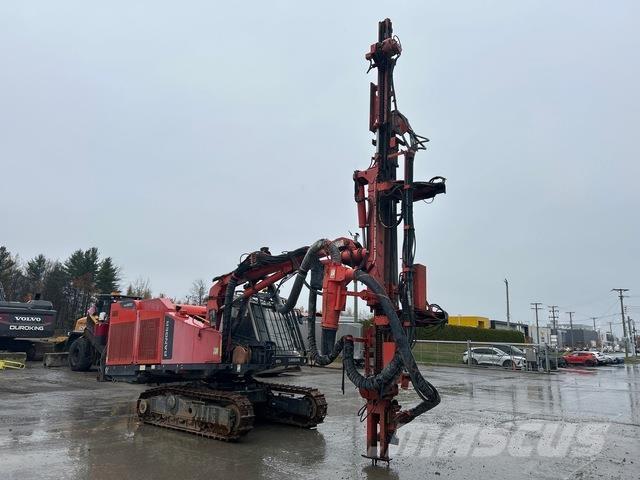 Sandvik DX800 钻孔机