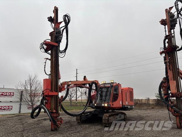 Sandvik DX800 钻孔机