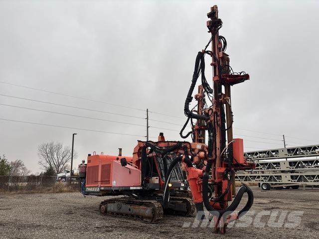 Sandvik DX800 钻孔机