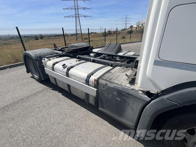 Scania P410 牵引车