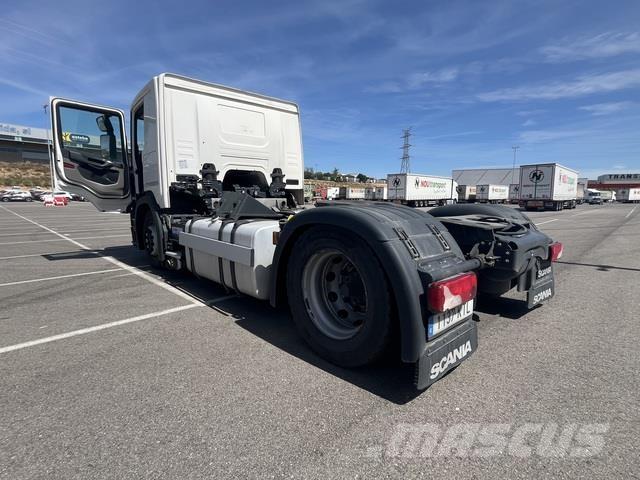 Scania P410 牵引车