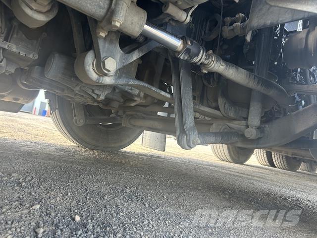 Scania R620 组合/真空油槽车