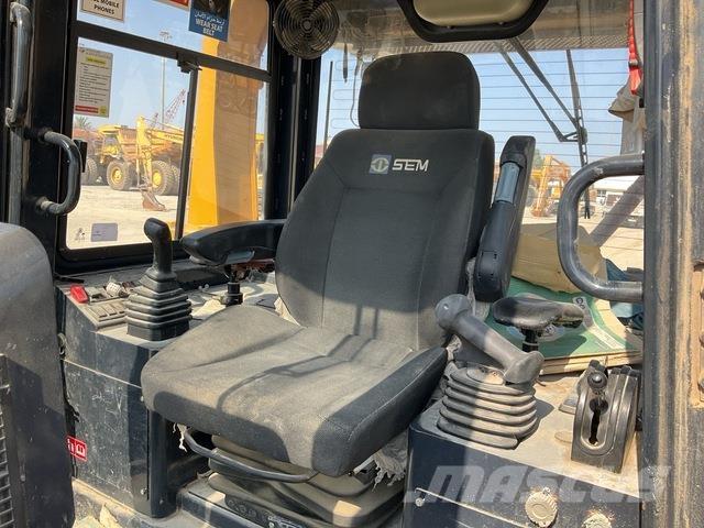 SEM 822D 履带式推土机