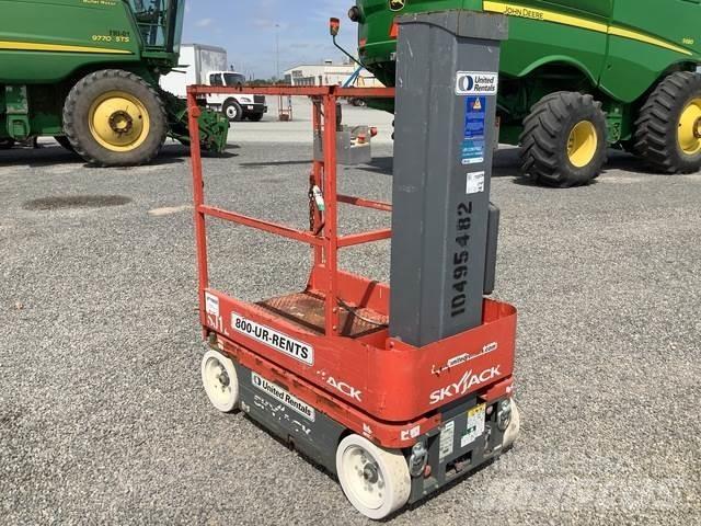 SkyJack SJ12 客货电梯