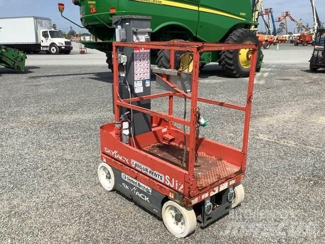 SkyJack SJ12 客货电梯