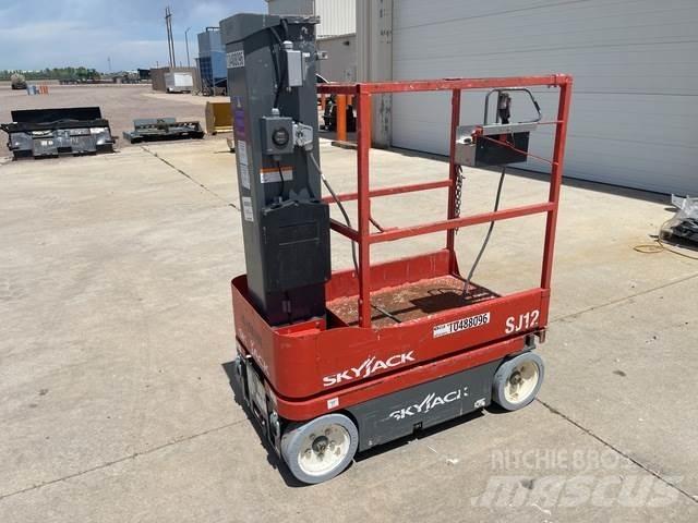 SkyJack SJ12 客货电梯