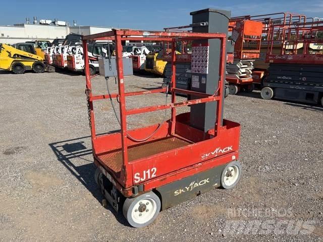 SkyJack SJ12 客货电梯