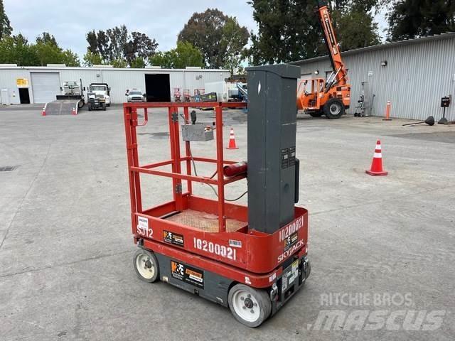 SkyJack SJ12 客货电梯