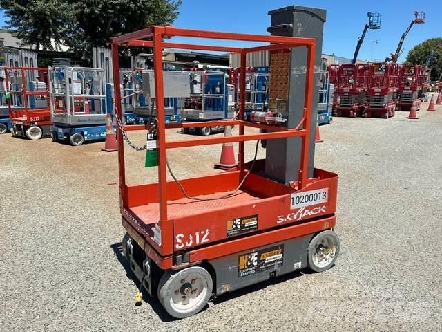 SkyJack SJ12 客货电梯