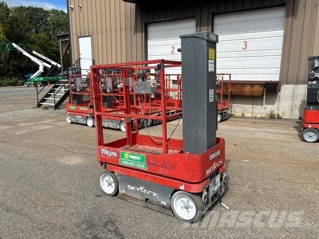 SkyJack SJ12 客货电梯