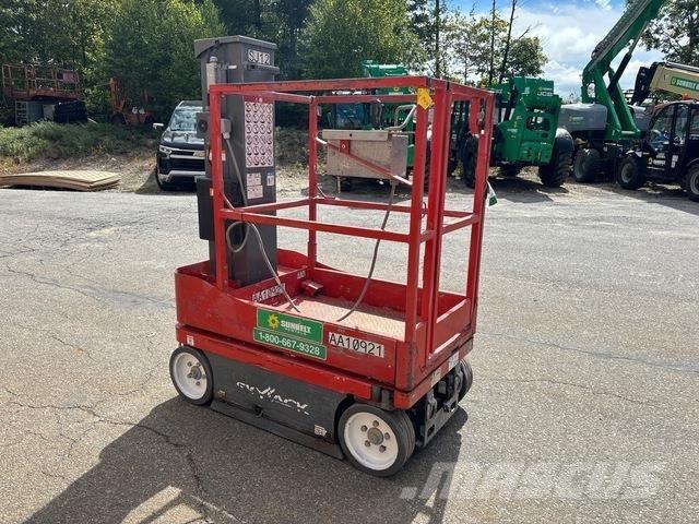 SkyJack SJ12 客货电梯