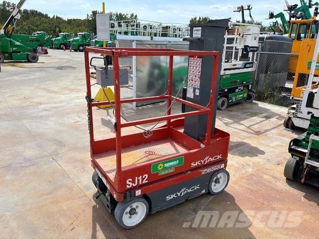 SkyJack SJ12 客货电梯