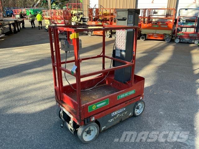 SkyJack SJ12 客货电梯