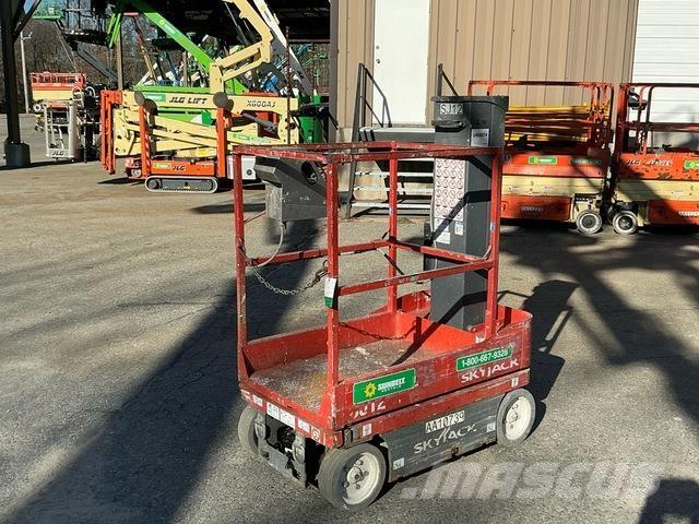 SkyJack SJ12 客货电梯