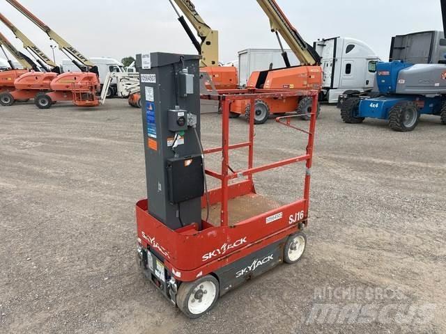 SkyJack SJ16 客货电梯