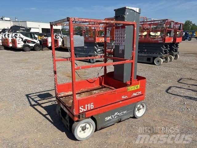 SkyJack SJ16 客货电梯