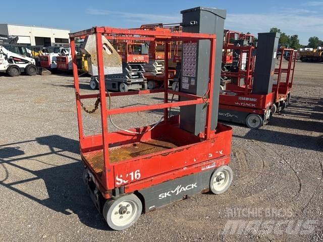 SkyJack SJ16 客货电梯