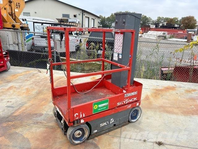 SkyJack SJ16 客货电梯