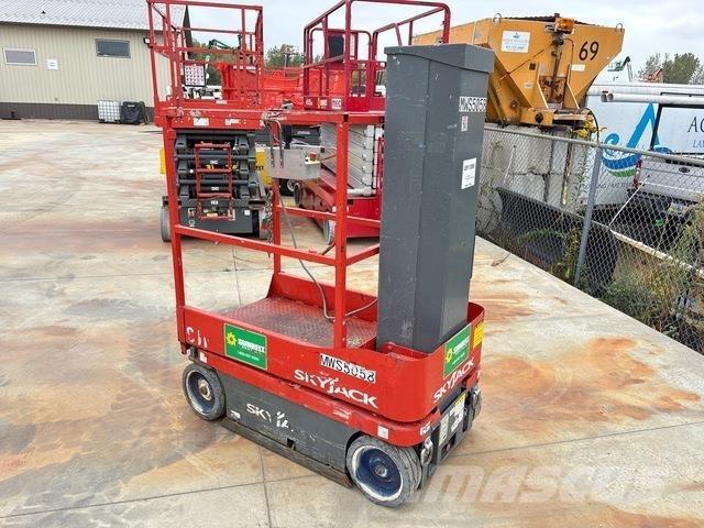SkyJack SJ16 客货电梯